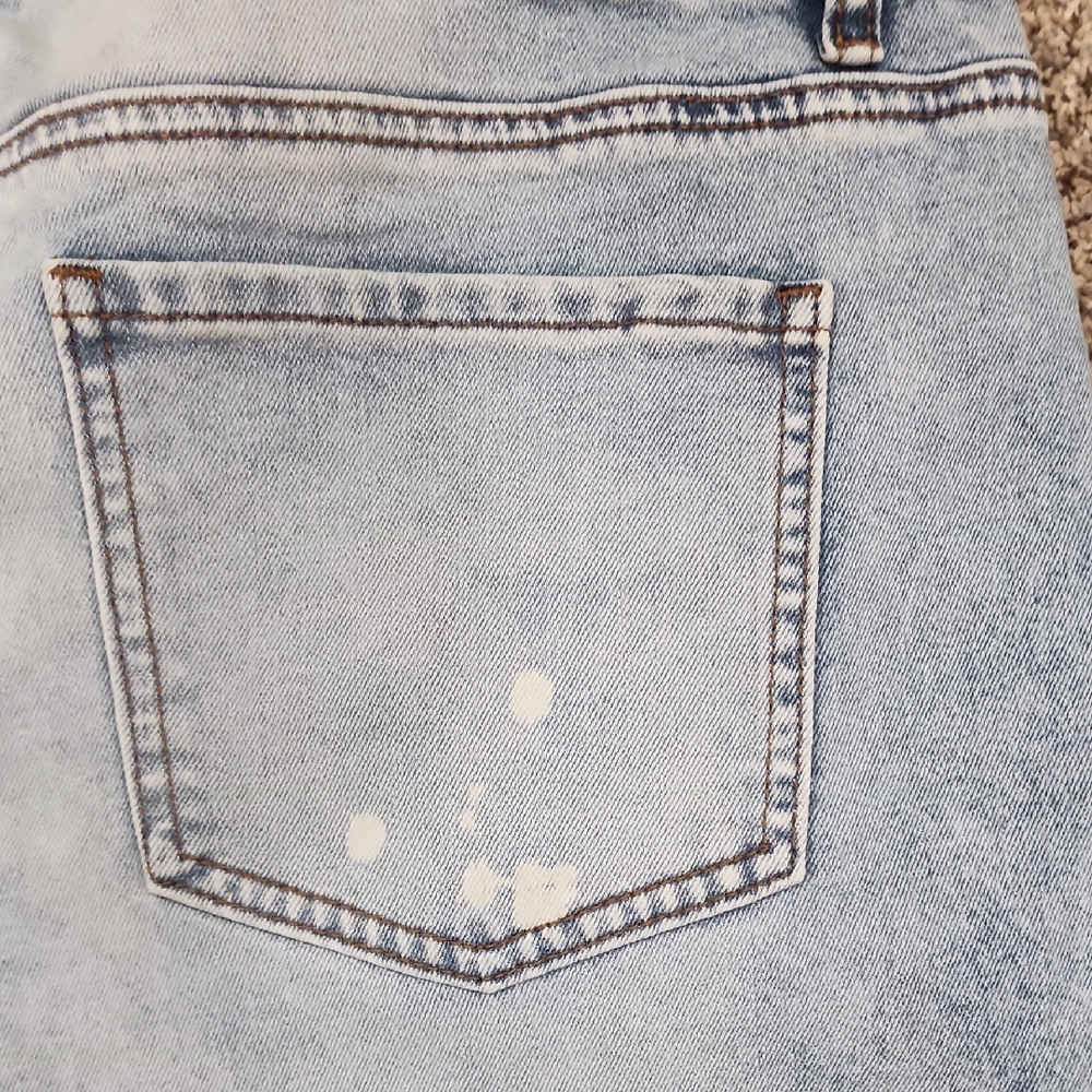 Distressed Light Blue Women's Jeans - Picture 4 of 8
